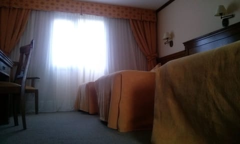 Executive Triple Room | Minibar, in-room safe, desk, free WiFi