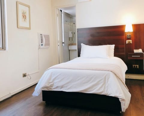 Junior Single Room | Bathroom | Shower, hair dryer, towels