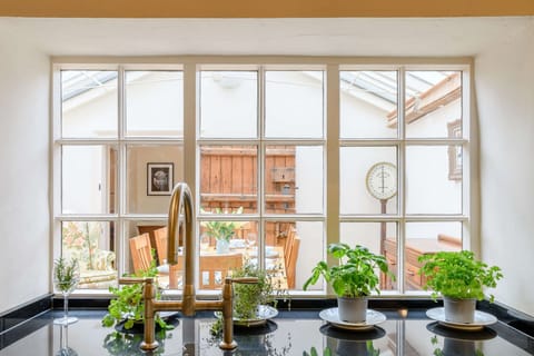 Milton House Kitchen - StayCotswold