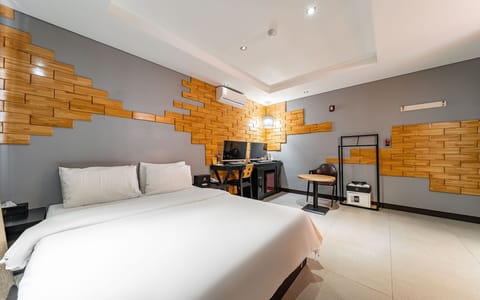Room (Couple 2PC (PUBG available)) | 1 bedroom, free WiFi, bed sheets