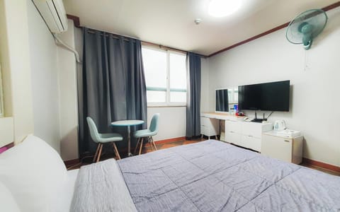 Room (4F Standard Room) | 1 bedroom, free WiFi, bed sheets