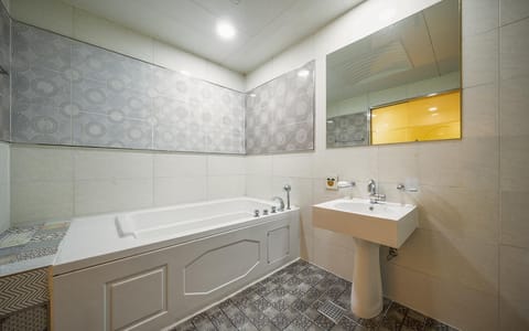 Room (Signature Twin couple PC (RTX3060/32 ) | 1 bedroom, free WiFi, bed sheets