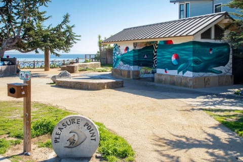 Pleasure Point Seating & Public Restrooms at end of 32nd street (note in aerial photo you can see this building at top right of photo)