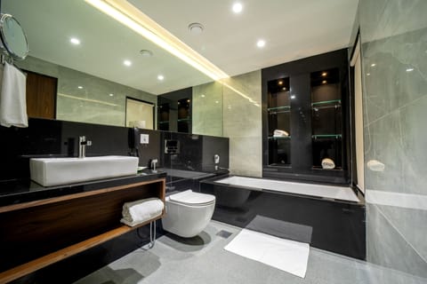 Suite Room | Bathroom | Shower, rainfall showerhead, free toiletries, soap