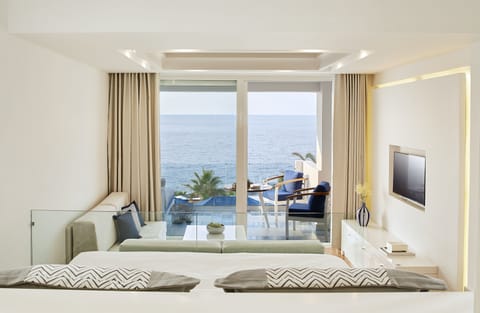 Island Suite with Sea View | Minibar, in-room safe, desk, soundproofing