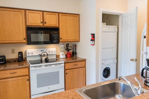 Condo, 2 Bedrooms | Private kitchen | Full-size fridge, microwave, oven, stovetop