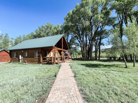 Rio River Retreat Cabin- your home away from home in the mountains
