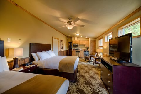 Deluxe Cabin, 2 Queen Beds | Free WiFi, bed sheets