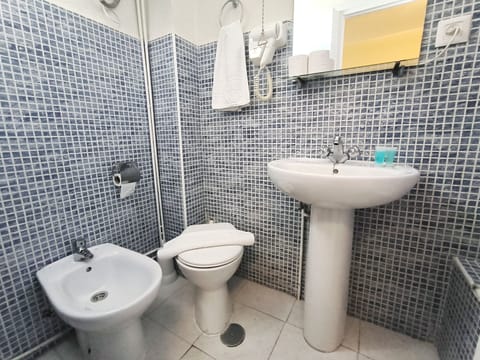 Double Room, 1 Double Bed, Private Bathroom, Tower | Bathroom | Towels