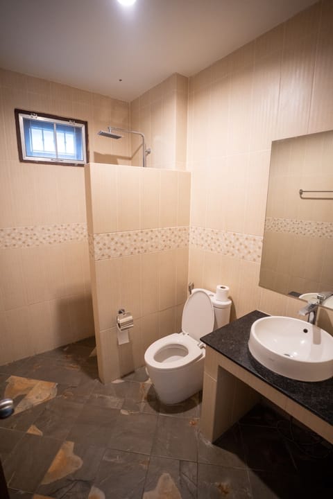 Family Cottage, 2 Bedrooms | Bathroom | Shower, free toiletries, hair dryer, towels