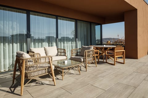 The Qosmo Suite | Terrace/patio