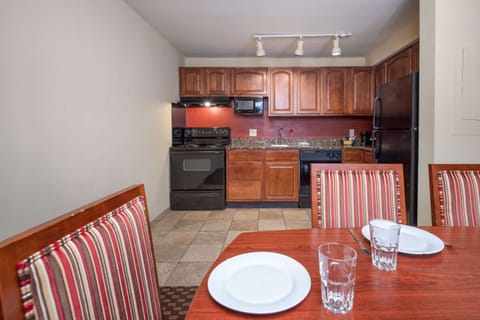 Efficiency 1 King Bed, Non Smoking | Private kitchen | Full-size fridge, microwave, stovetop, dishwasher