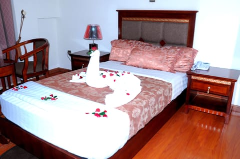 Double Room | In-room safe, individually decorated, individually furnished, desk