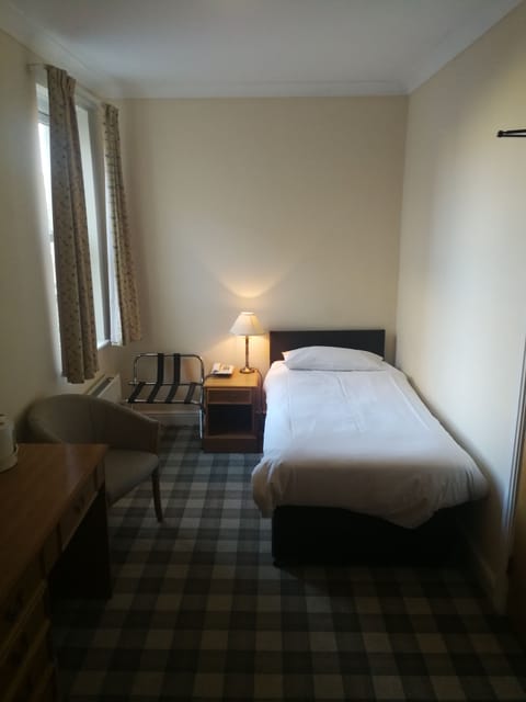 Single Room, 1 Twin Bed | Individually furnished, desk, free WiFi, bed sheets