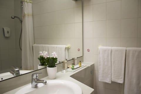 In-room safe, desk, laptop workspace, free WiFi