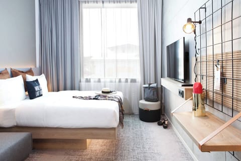 Laptop workspace, soundproofing, free WiFi, bed sheets