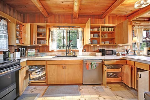 Mugs, cups, wine glasses, pots, pans, salt, sugar, oil, flour, everything u need