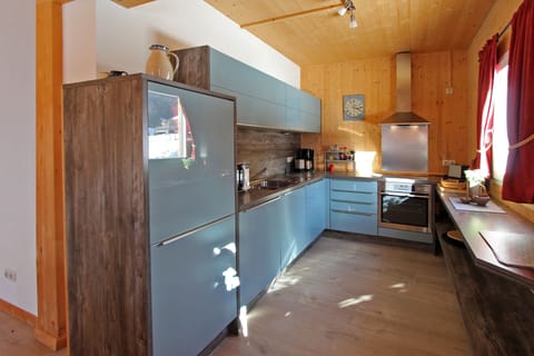 Chalet | Private kitchen | Stovetop, coffee/tea maker