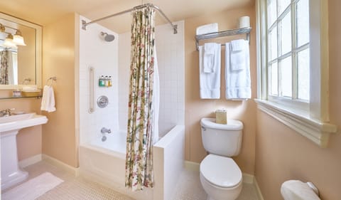 Deluxe Room, 2 Queen Beds | Bathroom | Shower, rainfall showerhead, free toiletries, hair dryer