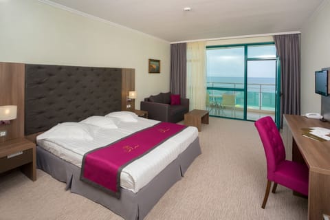 Double or Twin Room, Sea View | Free minibar, desk, free cribs/infant beds, free WiFi