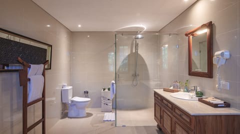 One Bedroom Garden Villa | Bathroom | Deep soaking tub, eco-friendly toiletries, hair dryer, bathrobes