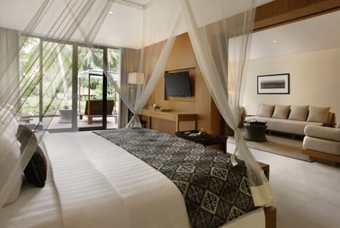 Suite, 1 Bedroom | Minibar, in-room safe, desk, free WiFi