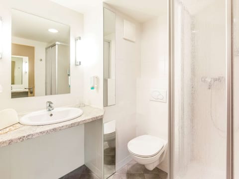 Superior Room, 1 Queen Bed, Lake View | Bathroom | Shower, eco-friendly toiletries, hair dryer, towels