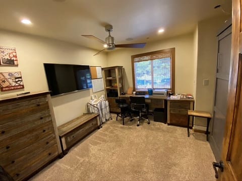 office/ murphy queen bed