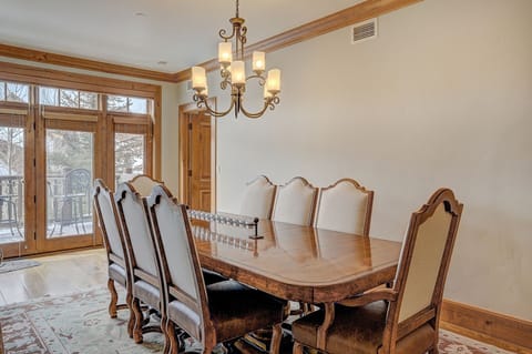 Chair, Furniture, Room, Indoors, Dining Room