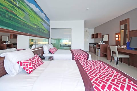 Deluxe Twin Room | In-room safe, blackout drapes, free WiFi, bed sheets