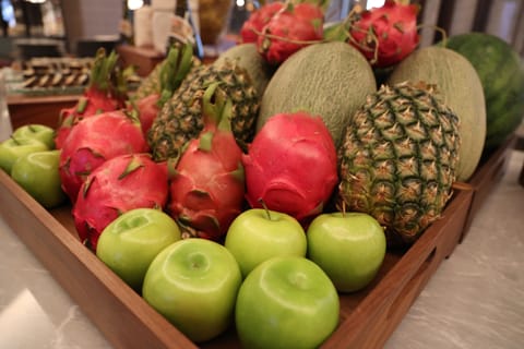 Daily buffet breakfast (CNY 198 per person)