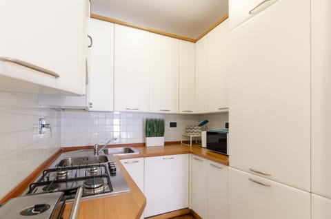 Premium Apartment | Private kitchen | Full-size fridge, oven, dishwasher, coffee/tea maker