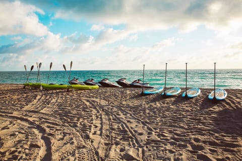 Beach nearby, sun loungers, beach towels