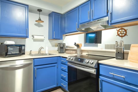 Condo | Private kitchen | Full-size fridge, microwave, oven, stovetop