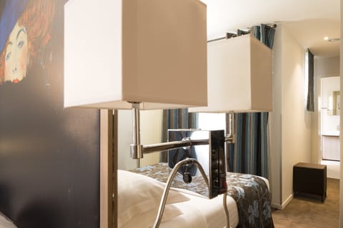 Double Room | Minibar, in-room safe, desk, blackout drapes