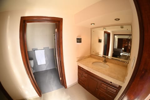 Room, 1 Bedroom, Smoking, Patio | Bathroom