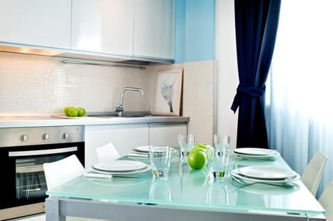 Apartment, 1 Bedroom, Balcony, Sea View | Private kitchen | Full-size fridge, microwave, oven, stovetop