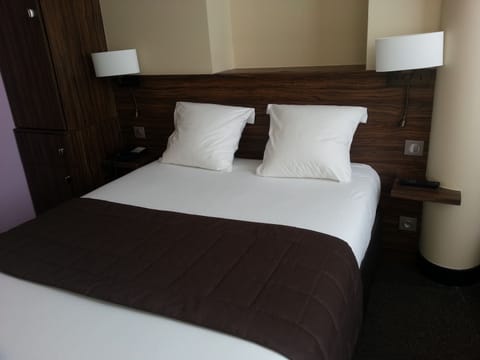 Double Room | Premium bedding, minibar, in-room safe, desk