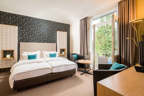 Double Room | Minibar, in-room safe, individually decorated, soundproofing