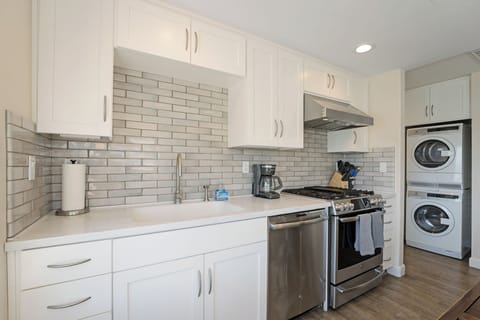 Kithcen/Washer & Dryer