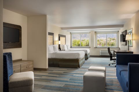 Suite, 2 Queen Beds, Mountain View | Room amenity