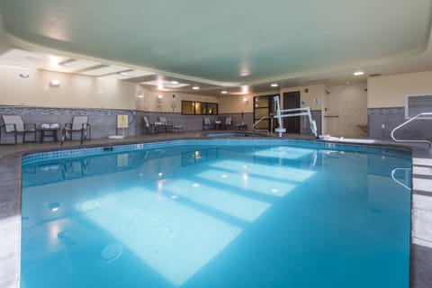 Indoor pool, sun loungers