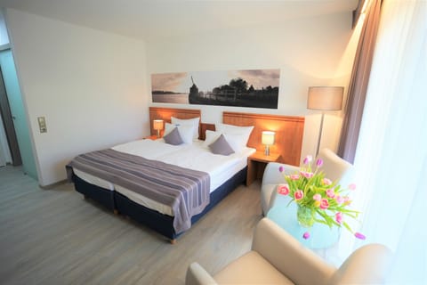 Standard Double Room, Courtyard View | Minibar, in-room safe, desk, soundproofing