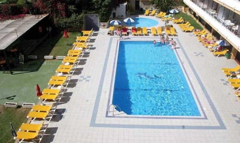 Outdoor pool, pool umbrellas, sun loungers