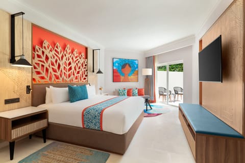 Deluxe Garden View - 1 King Bed | Premium bedding, pillowtop beds, minibar, in-room safe
