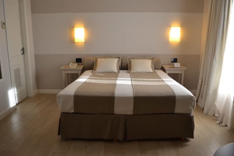 Junior Studio | Premium bedding, down comforters, pillowtop beds, minibar