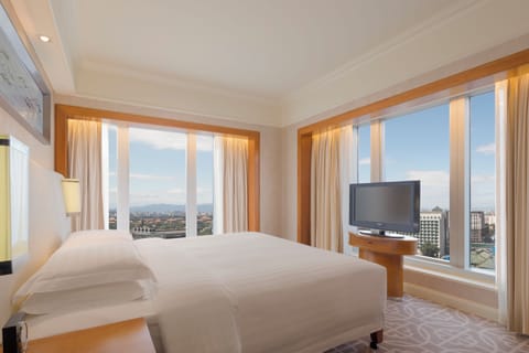 Club Deluxe Two-Bedroom | Premium bedding, down comforters, minibar, in-room safe