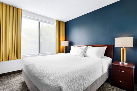 Suite, 1 King Bed with Sofa bed | 1 bedroom, premium bedding, in-room safe, desk