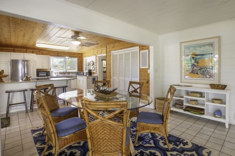 Ample dining space where everyone can come together for island-style meals.