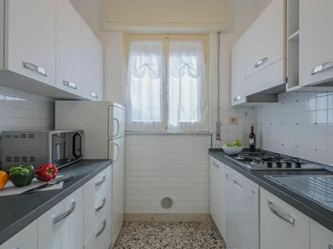 Cabinetry, Countertop, Property, Kitchen Sink, Sink, Building, Kitchen, Kitchen Stove, Floor
